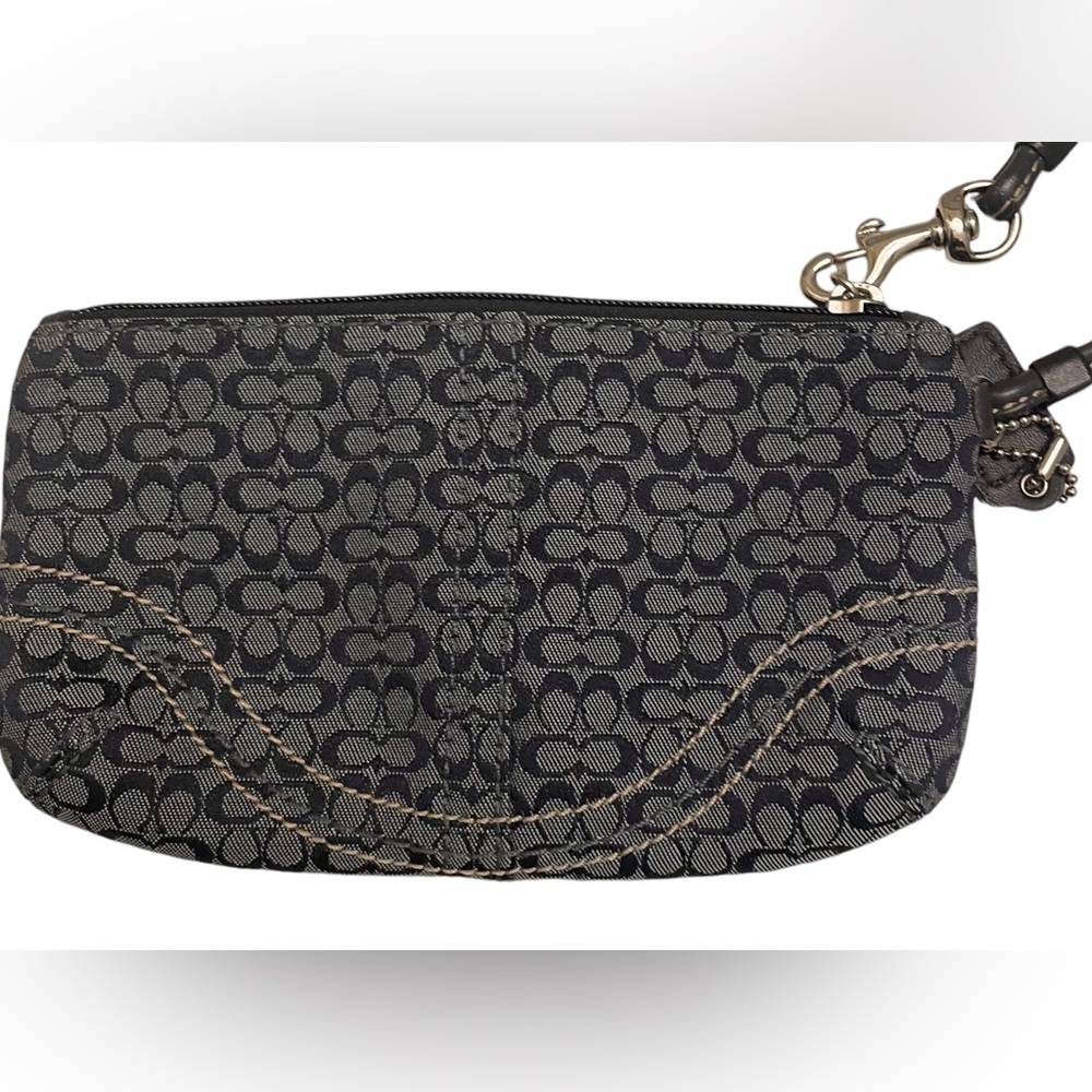 COACH Vintage Y2K Soho Buckle Flap Wristlet/Wallet. Navy/Silver. - Picture 6 of 8